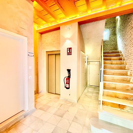 Click Triana - Patio Privado Apartment Sevilla Bagian luar foto