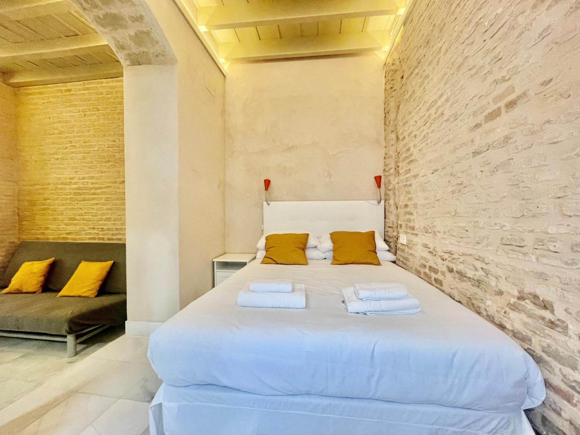 Click Triana - Patio Privado Apartment Sevilla Bagian luar foto